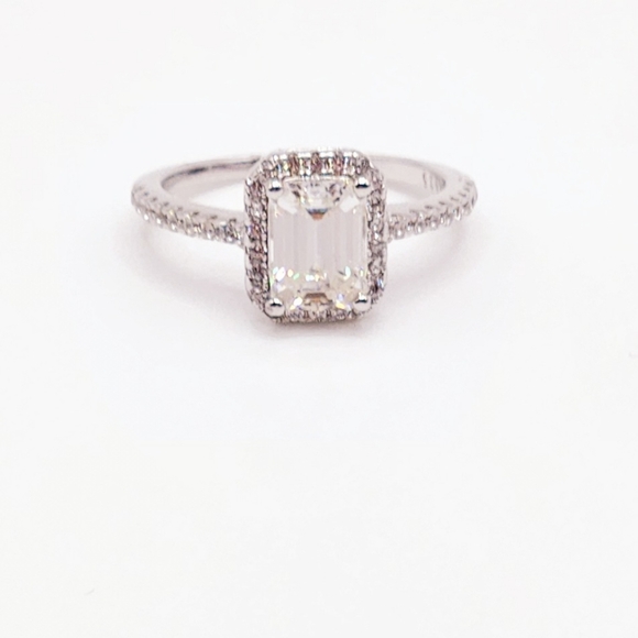 1 carat emerald shaped moissanite halo band - Picture 6 of 10